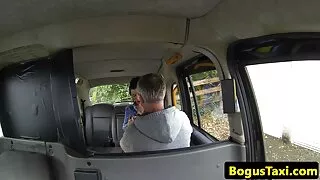 Algajat pornonäitlejat persitati, nagu poleks tal kiisu pingul, vaid küna katki