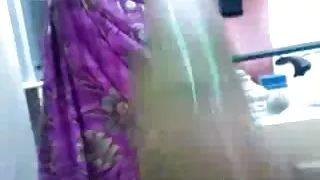 Ta lükkas naha vaibale