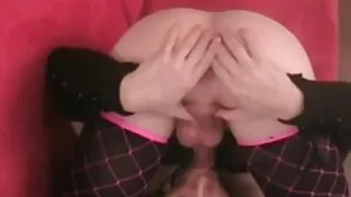Ta andis selle musta küpsele suhu
