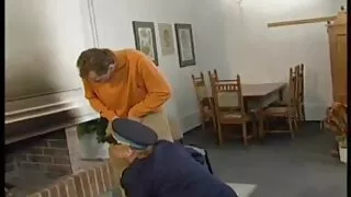 Ta paneb oma ladina keele tema sülle